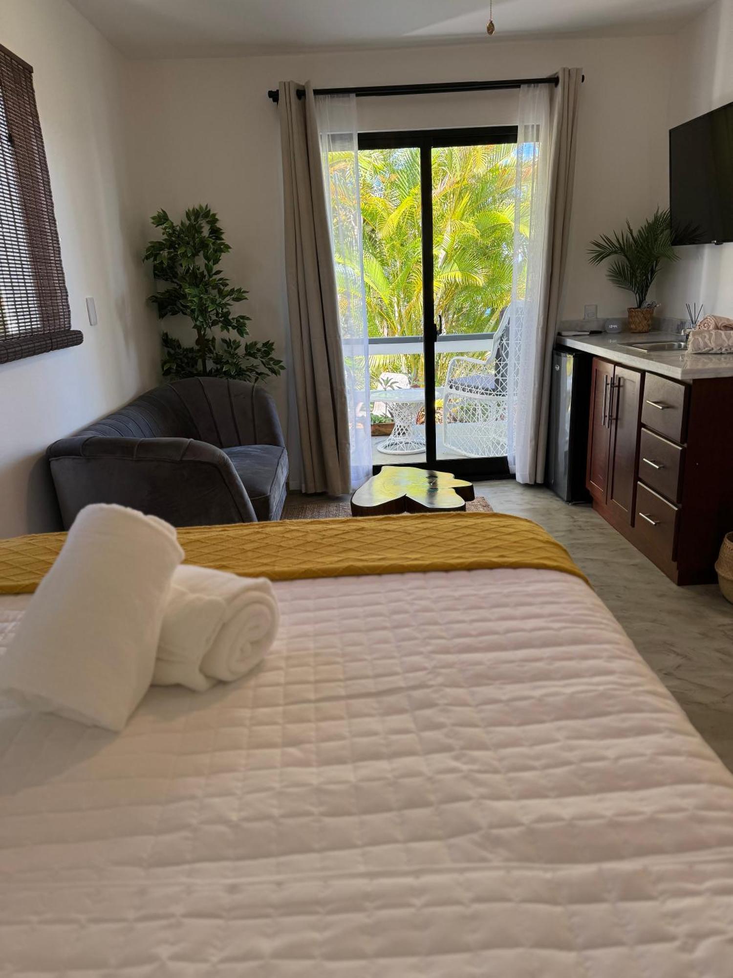 Catalina, Cabrera Oceanview Multi 2 Bd 2 Bath Condo Units With Balcony And Pool Екстериор снимка